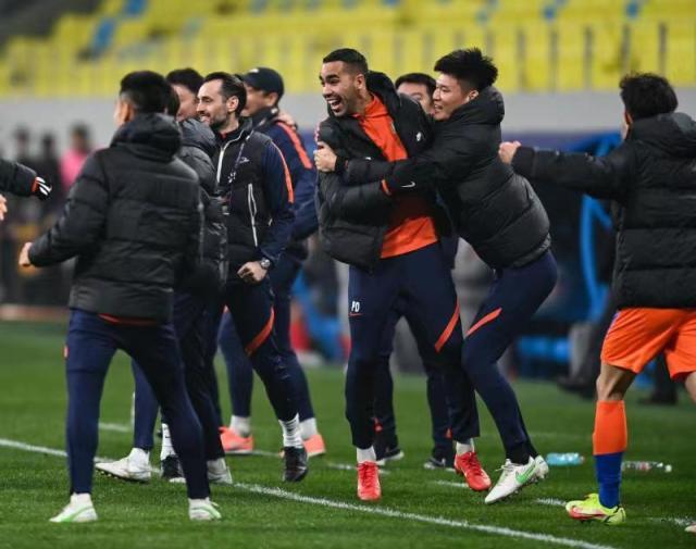 华体会体育入口-克雷桑入境泰山已开启“验枪” 小德在微妙中不懈怠